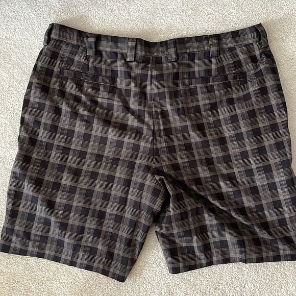 Men’s Izod black and grey golf plaid shorts. Like new condition. - Picture 4 of 5